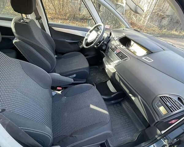 Серый Ситроен Гранд С4 Пикассо, объемом двигателя 1.56 л и пробегом 235 тыс. км за 6200 $, фото 20 на Automoto.ua