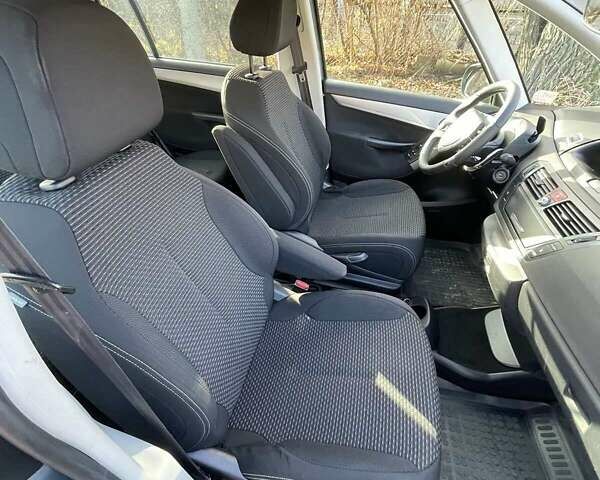 Серый Ситроен Гранд С4 Пикассо, объемом двигателя 1.56 л и пробегом 235 тыс. км за 6200 $, фото 19 на Automoto.ua