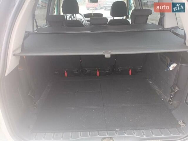 Серый Ситроен Гранд С4 Пикассо, объемом двигателя 1.6 л и пробегом 260 тыс. км за 7200 $, фото 9 на Automoto.ua