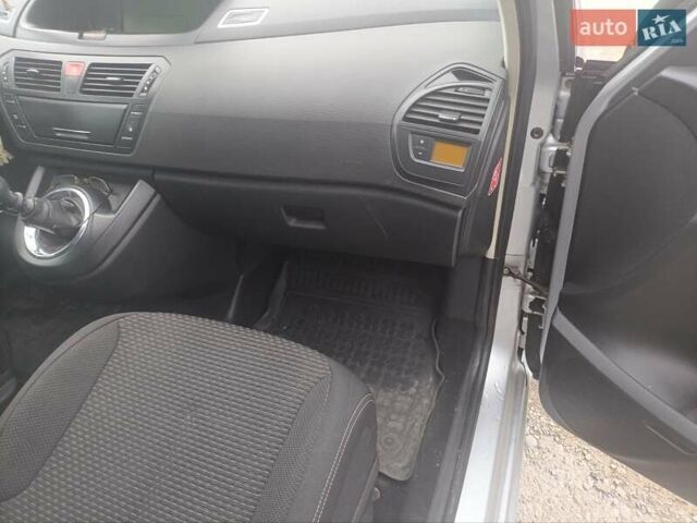 Серый Ситроен Гранд С4 Пикассо, объемом двигателя 1.6 л и пробегом 260 тыс. км за 7200 $, фото 1 на Automoto.ua