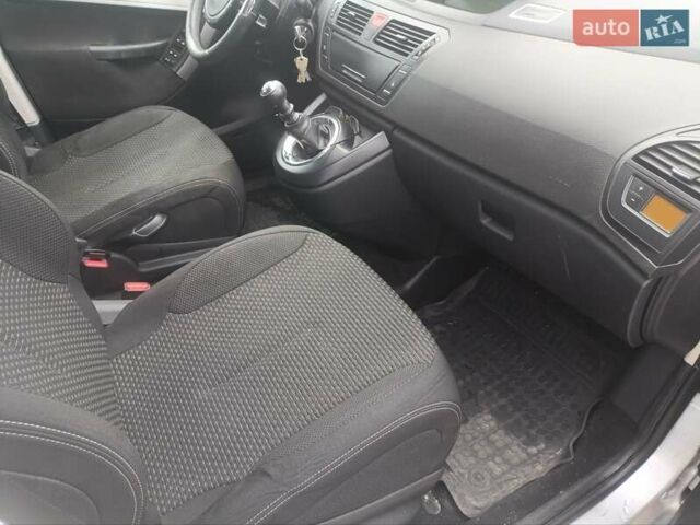 Серый Ситроен Гранд С4 Пикассо, объемом двигателя 1.6 л и пробегом 260 тыс. км за 7200 $, фото 12 на Automoto.ua