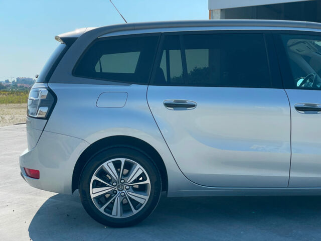 Серый Ситроен Гранд С4 Пикассо, объемом двигателя 2 л и пробегом 192 тыс. км за 10390 $, фото 4 на Automoto.ua