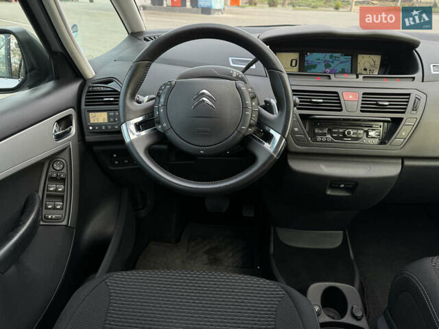 Серый Ситроен Гранд С4 Пикассо, объемом двигателя 1.6 л и пробегом 230 тыс. км за 7300 $, фото 22 на Automoto.ua