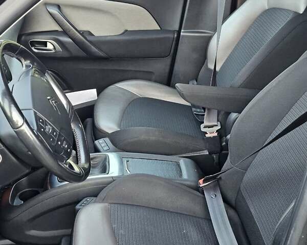 Сітроен Гранд С4 Пікассо 2013 у Черкасах на Automoto.ua Сірий Сітроен Гранд С4 Пікассо, об'ємом двигуна 1.6 л та пробігом 269 тис. км за 10900 $, фото 18 на Automoto.ua