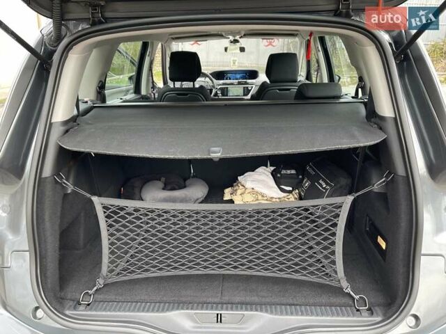 Сірий Сітроен Гранд С4 Пікассо, об'ємом двигуна 2 л та пробігом 208 тис. км за 12999 $, фото 18 на Automoto.ua