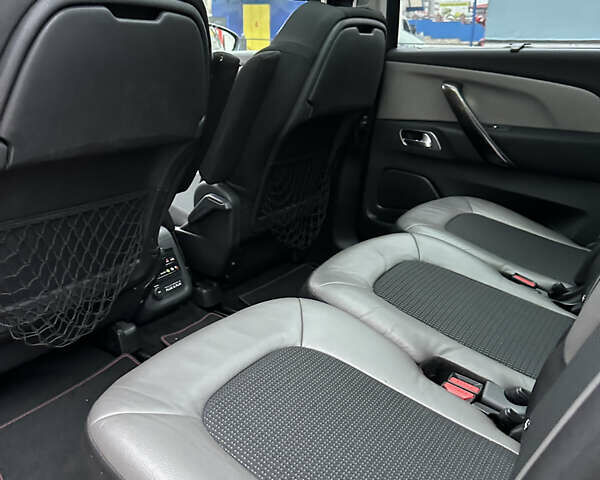 Сірий Сітроен Гранд С4 Пікассо, об'ємом двигуна 2 л та пробігом 235 тис. км за 10950 $, фото 32 на Automoto.ua