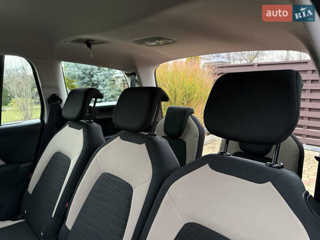 Серый Ситроен Гранд С4 Пикассо, объемом двигателя 1.6 л и пробегом 146 тыс. км за 8600 $, фото 29 на Automoto.ua