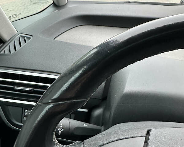 Сірий Сітроен Гранд С4 Пікассо, об'ємом двигуна 2 л та пробігом 235 тис. км за 10950 $, фото 38 на Automoto.ua