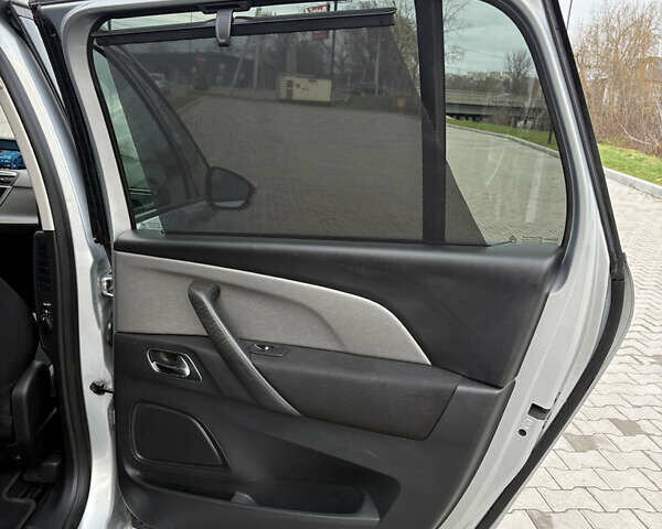 Сірий Сітроен Гранд С4 Пікассо, об'ємом двигуна 2 л та пробігом 240 тис. км за 11450 $, фото 26 на Automoto.ua