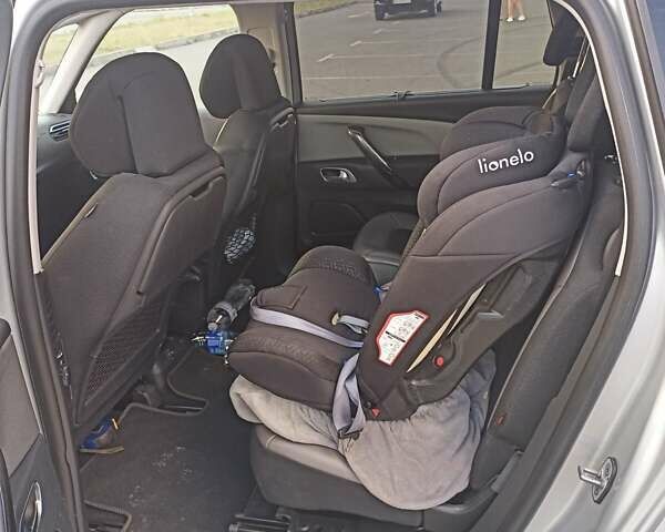 Серый Ситроен Гранд С4 Пикассо, объемом двигателя 2 л и пробегом 235 тыс. км за 13500 $, фото 7 на Automoto.ua