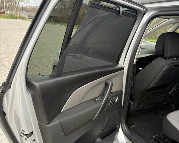 Сірий Сітроен Гранд С4 Пікассо, об'ємом двигуна 2 л та пробігом 240 тис. км за 11450 $, фото 27 на Automoto.ua