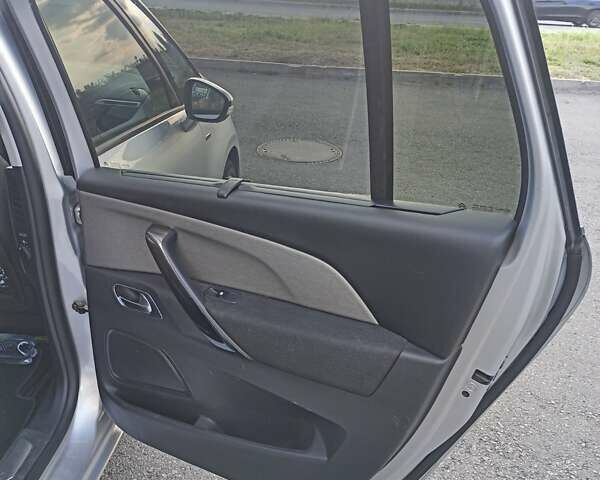 Серый Ситроен Гранд С4 Пикассо, объемом двигателя 2 л и пробегом 235 тыс. км за 13500 $, фото 14 на Automoto.ua