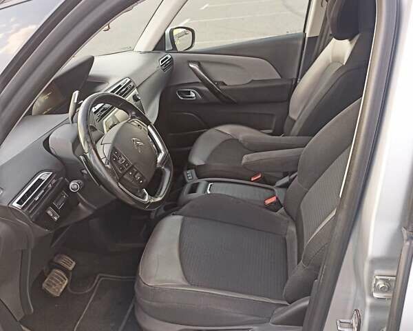 Серый Ситроен Гранд С4 Пикассо, объемом двигателя 2 л и пробегом 235 тыс. км за 13500 $, фото 9 на Automoto.ua