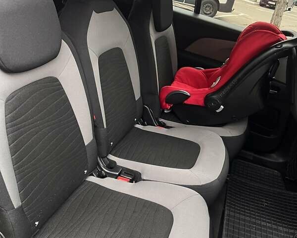 Сірий Сітроен Гранд С4 Пікассо, об'ємом двигуна 2 л та пробігом 291 тис. км за 10700 $, фото 17 на Automoto.ua