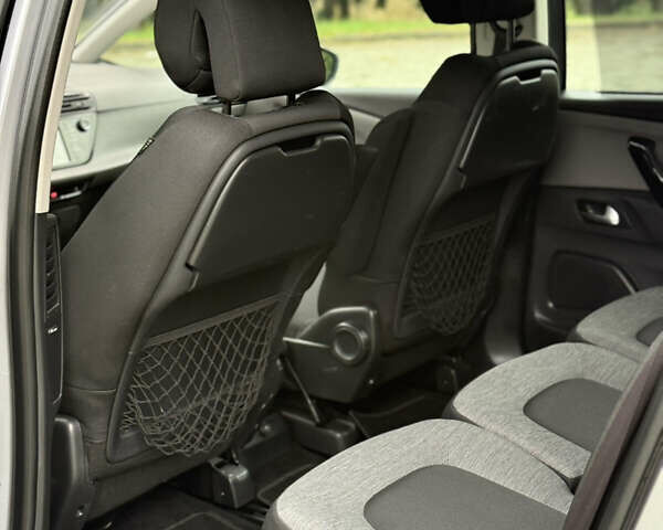 Серый Ситроен Гранд С4 Пикассо, объемом двигателя 2 л и пробегом 184 тыс. км за 13800 $, фото 47 на Automoto.ua