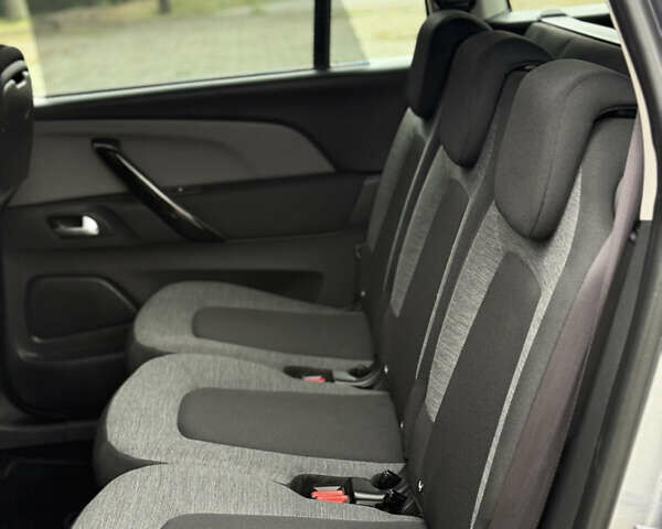 Серый Ситроен Гранд С4 Пикассо, объемом двигателя 2 л и пробегом 184 тыс. км за 13800 $, фото 48 на Automoto.ua