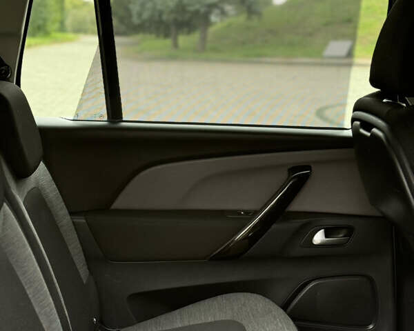 Серый Ситроен Гранд С4 Пикассо, объемом двигателя 2 л и пробегом 184 тыс. км за 13900 $, фото 44 на Automoto.ua