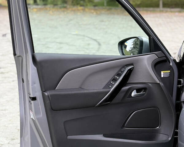 Серый Ситроен Гранд С4 Пикассо, объемом двигателя 2 л и пробегом 184 тыс. км за 13800 $, фото 18 на Automoto.ua