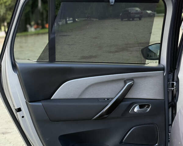 Серый Ситроен Гранд С4 Пикассо, объемом двигателя 1.6 л и пробегом 198 тыс. км за 13900 $, фото 51 на Automoto.ua