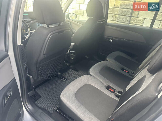 Серый Ситроен Гранд С4 Пикассо, объемом двигателя 1.6 л и пробегом 320 тыс. км за 8999 $, фото 4 на Automoto.ua