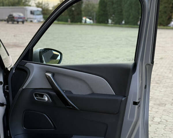 Серый Ситроен Гранд С4 Пикассо, объемом двигателя 1.6 л и пробегом 198 тыс. км за 13900 $, фото 39 на Automoto.ua