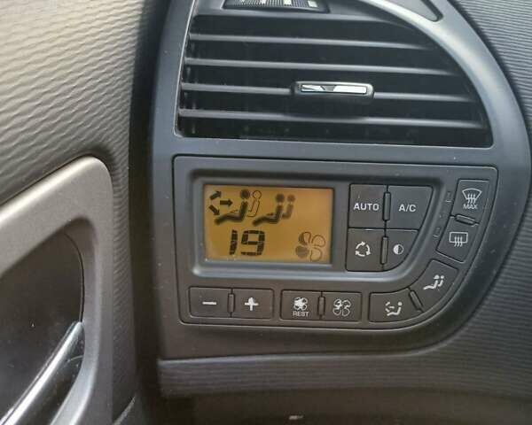 Синий Ситроен Гранд С4 Пикассо, объемом двигателя 1.6 л и пробегом 233 тыс. км за 5500 $, фото 7 на Automoto.ua