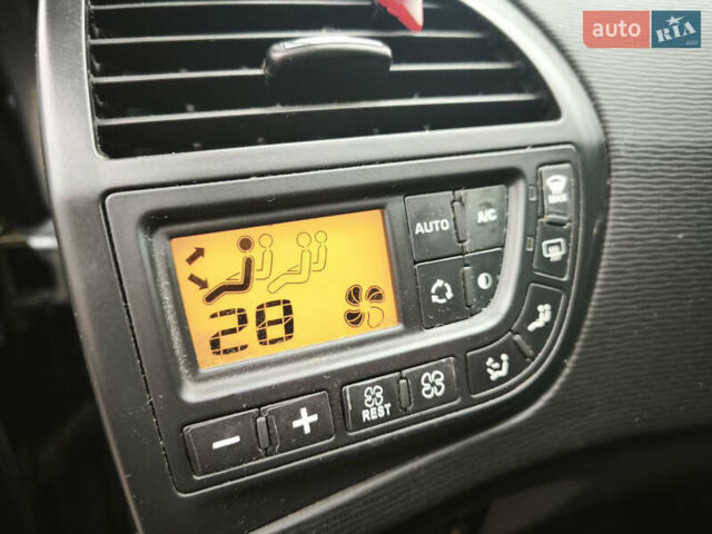 Синій Сітроен Гранд С4 Пікассо, об'ємом двигуна 1.56 л та пробігом 260 тис. км за 7000 $, фото 21 на Automoto.ua