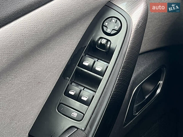 Синий Ситроен Гранд С4 Пикассо, объемом двигателя 2 л и пробегом 226 тыс. км за 13400 $, фото 59 на Automoto.ua