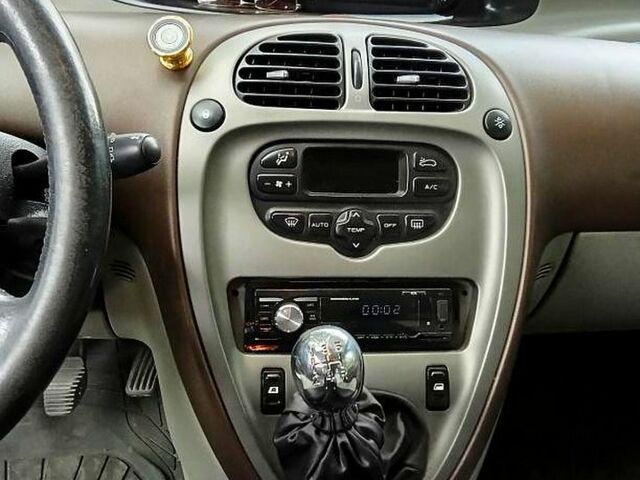 Серый Ситроен Пикассо, объемом двигателя 1.7 л и пробегом 277 тыс. км за 3500 $, фото 3 на Automoto.ua