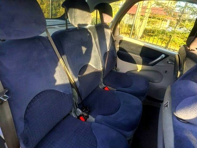 Синий Ситроен Пикассо, объемом двигателя 2 л и пробегом 219 тыс. км за 4444 $, фото 2 на Automoto.ua