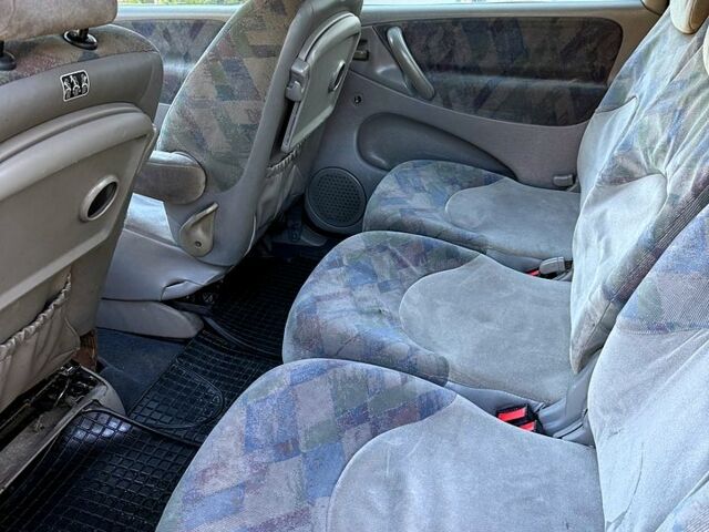 Зелений Сітроен Пікассо, об'ємом двигуна 2 л та пробігом 250 тис. км за 1700 $, фото 8 на Automoto.ua