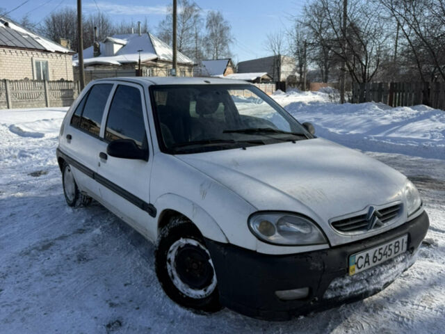 Белый Ситроен Саксо, объемом двигателя 1.36 л и пробегом 300 тыс. км за 2000 $, фото 1 на Automoto.ua