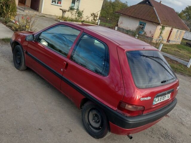 Червоний Сітроен Саксо, об'ємом двигуна 1 л та пробігом 300 тис. км за 1500 $, фото 1 на Automoto.ua