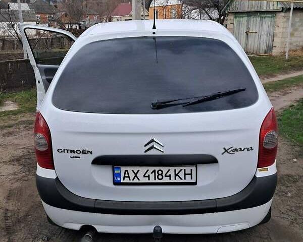 Белый Ситроен Ксара Пикассо, объемом двигателя 1.6 л и пробегом 260 тыс. км за 4100 $, фото 1 на Automoto.ua