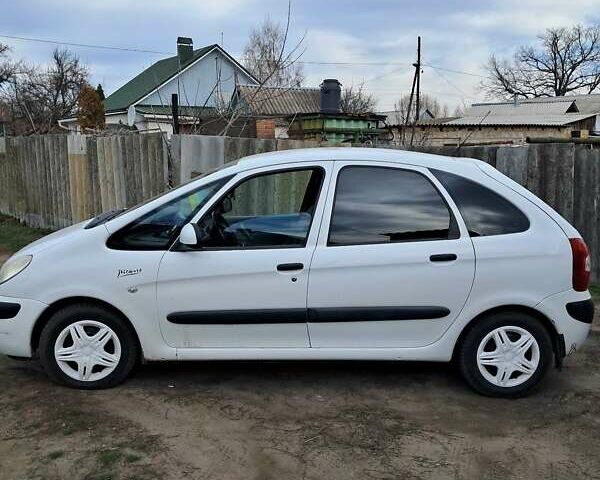 Белый Ситроен Ксара Пикассо, объемом двигателя 1.6 л и пробегом 260 тыс. км за 4100 $, фото 6 на Automoto.ua