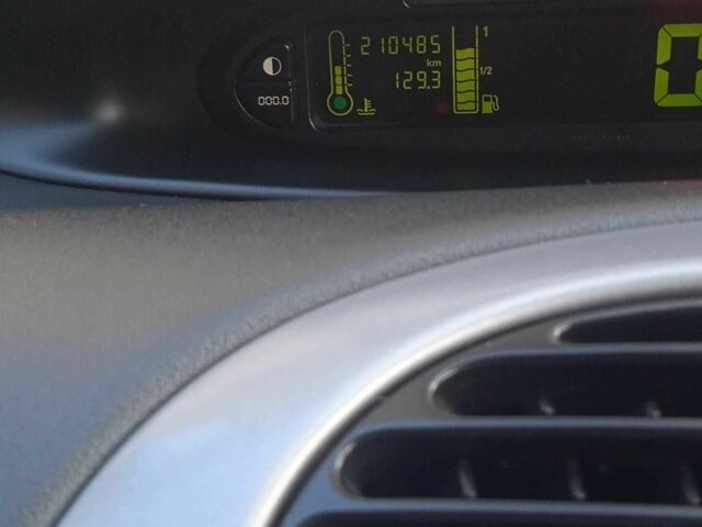 Білий Сітроен Ксара Пікассо, об'ємом двигуна 1.6 л та пробігом 210 тис. км за 5900 $, фото 21 на Automoto.ua