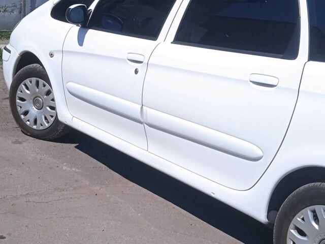 Білий Сітроен Ксара Пікассо, об'ємом двигуна 1.6 л та пробігом 210 тис. км за 5900 $, фото 3 на Automoto.ua