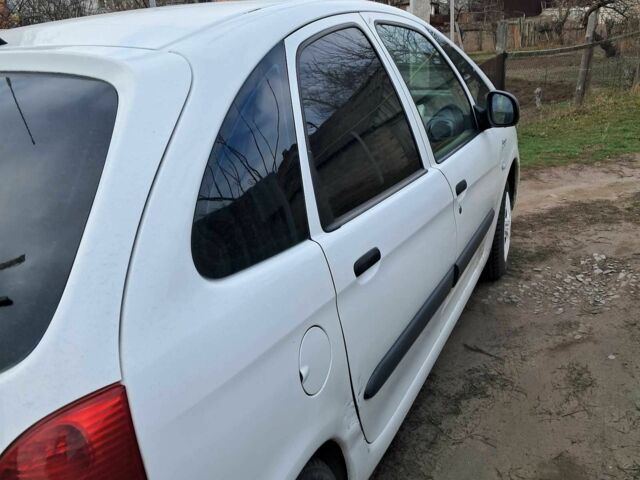 Білий Сітроен Ксара Пікассо, об'ємом двигуна 1.6 л та пробігом 260 тис. км за 4100 $, фото 5 на Automoto.ua