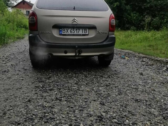 Бежевый Ситроен Ксара Пикассо, объемом двигателя 1.8 л и пробегом 317 тыс. км за 2200 $, фото 2 на Automoto.ua