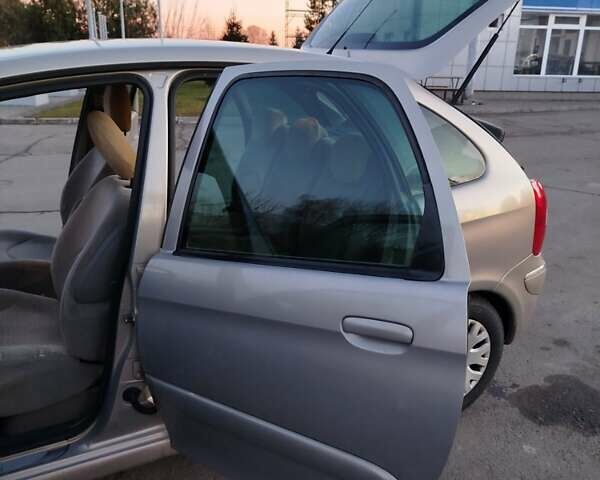 Бежевый Ситроен Ксара Пикассо, объемом двигателя 1.56 л и пробегом 250 тыс. км за 3450 $, фото 6 на Automoto.ua