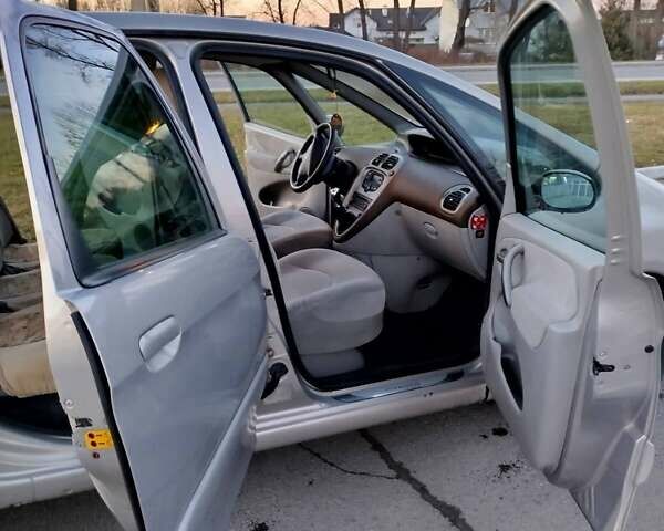 Бежевый Ситроен Ксара Пикассо, объемом двигателя 1.56 л и пробегом 250 тыс. км за 3450 $, фото 4 на Automoto.ua