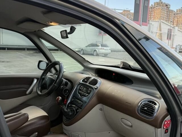 Коричневый Ситроен Ксара Пикассо, объемом двигателя 1.7 л и пробегом 400 тыс. км за 2500 $, фото 5 на Automoto.ua