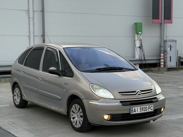 Коричневый Ситроен Ксара Пикассо, объемом двигателя 1.7 л и пробегом 400 тыс. км за 2500 $, фото 1 на Automoto.ua