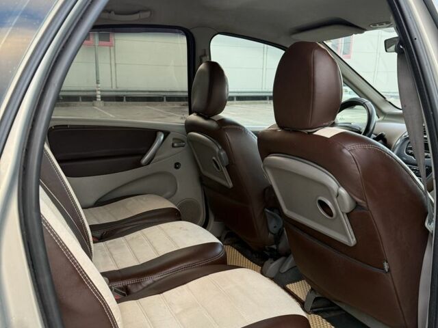 Коричневый Ситроен Ксара Пикассо, объемом двигателя 1.7 л и пробегом 400 тыс. км за 2500 $, фото 6 на Automoto.ua