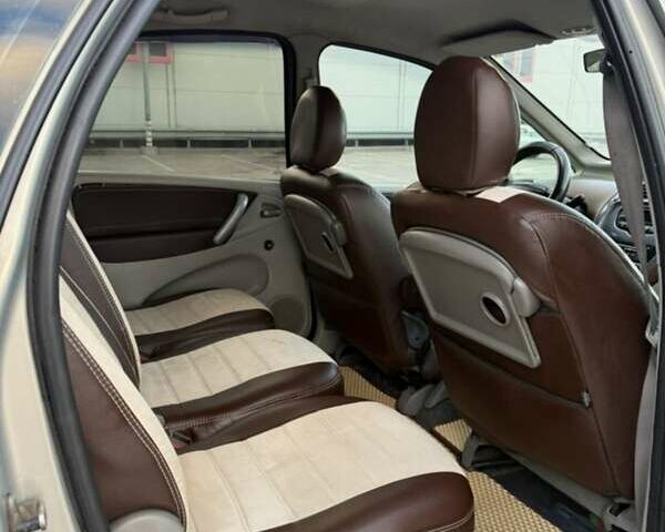 Коричневый Ситроен Ксара Пикассо, объемом двигателя 1.75 л и пробегом 400 тыс. км за 3000 $, фото 2 на Automoto.ua