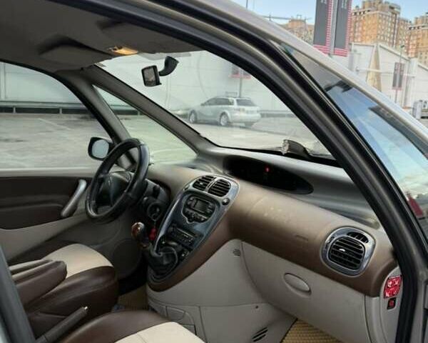Коричневый Ситроен Ксара Пикассо, объемом двигателя 1.75 л и пробегом 400 тыс. км за 3000 $, фото 9 на Automoto.ua