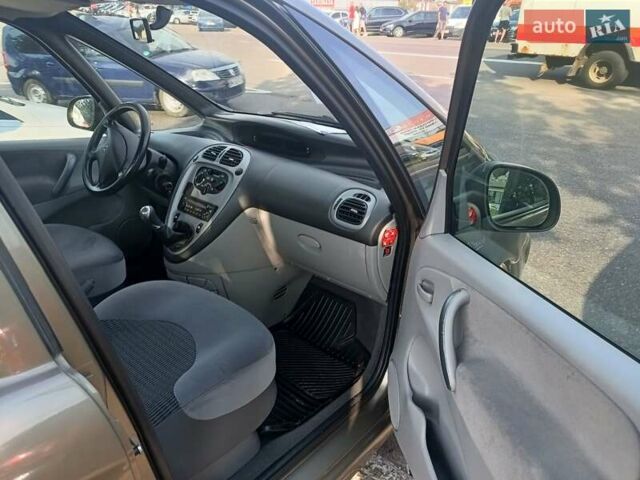 Коричневый Ситроен Ксара Пикассо, объемом двигателя 1.6 л и пробегом 247 тыс. км за 4650 $, фото 1 на Automoto.ua