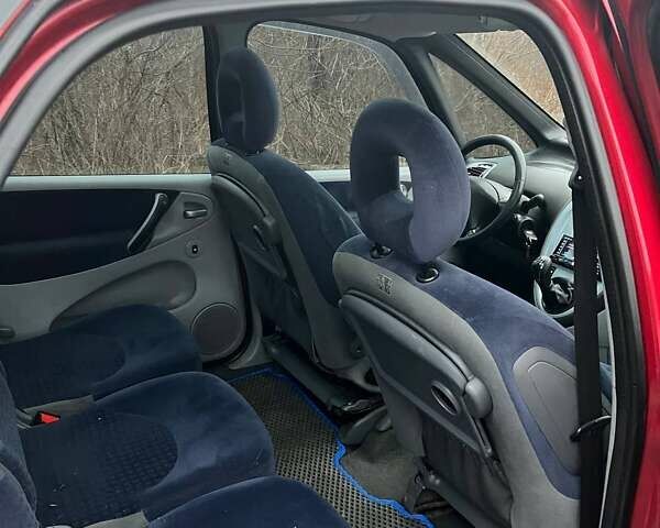 Червоний Сітроен Ксара Пікассо, об'ємом двигуна 1.6 л та пробігом 270 тис. км за 3900 $, фото 4 на Automoto.ua