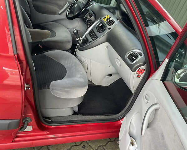 Ситроен Ксара Пикассо 2010 в Владимир-Волынский на Automoto.ua Красный Ситроен Ксара Пикассо, объемом двигателя 1.56 л и пробегом 243 тыс. км за 3800 $, фото 4 на Automoto.ua