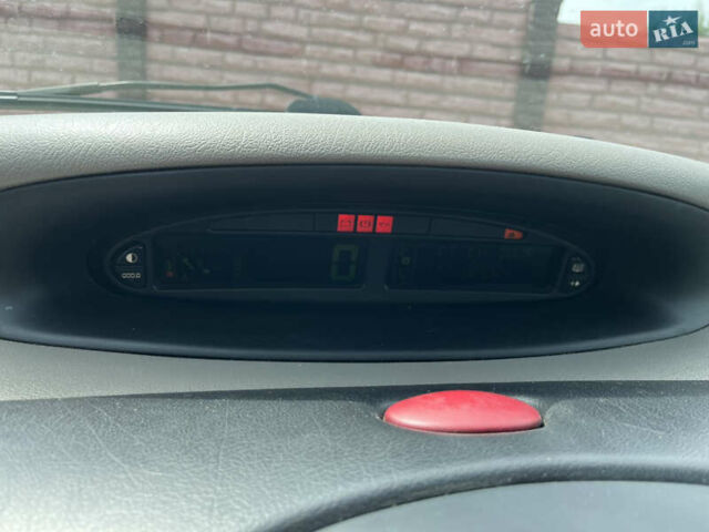 Сірий Сітроен Ксара Пікассо, об'ємом двигуна 1.6 л та пробігом 305 тис. км за 3300 $, фото 21 на Automoto.ua